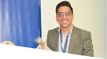 Card 5 - Entrega de Kits y Libretas Escolares